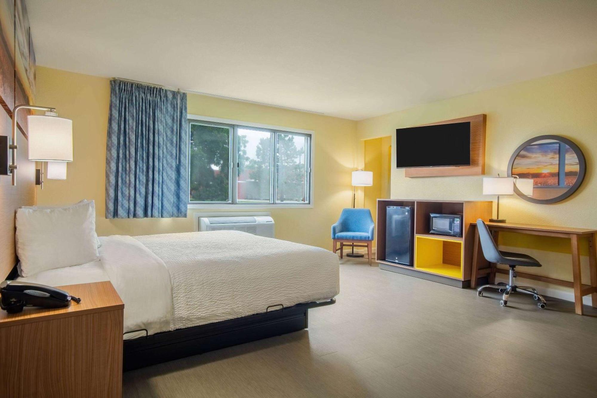 Days Inn & Suites By Wyndham Waterloo Luaran gambar