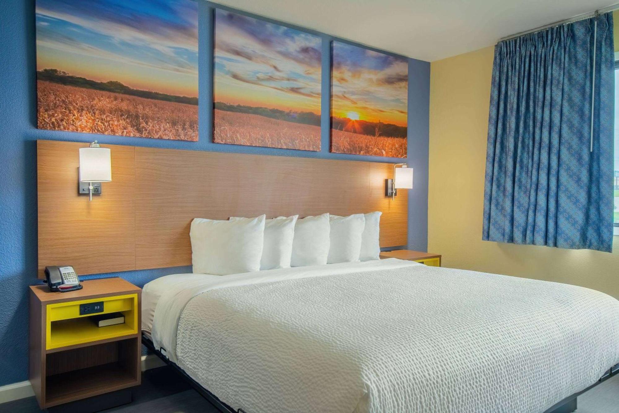 Days Inn & Suites By Wyndham Waterloo Luaran gambar
