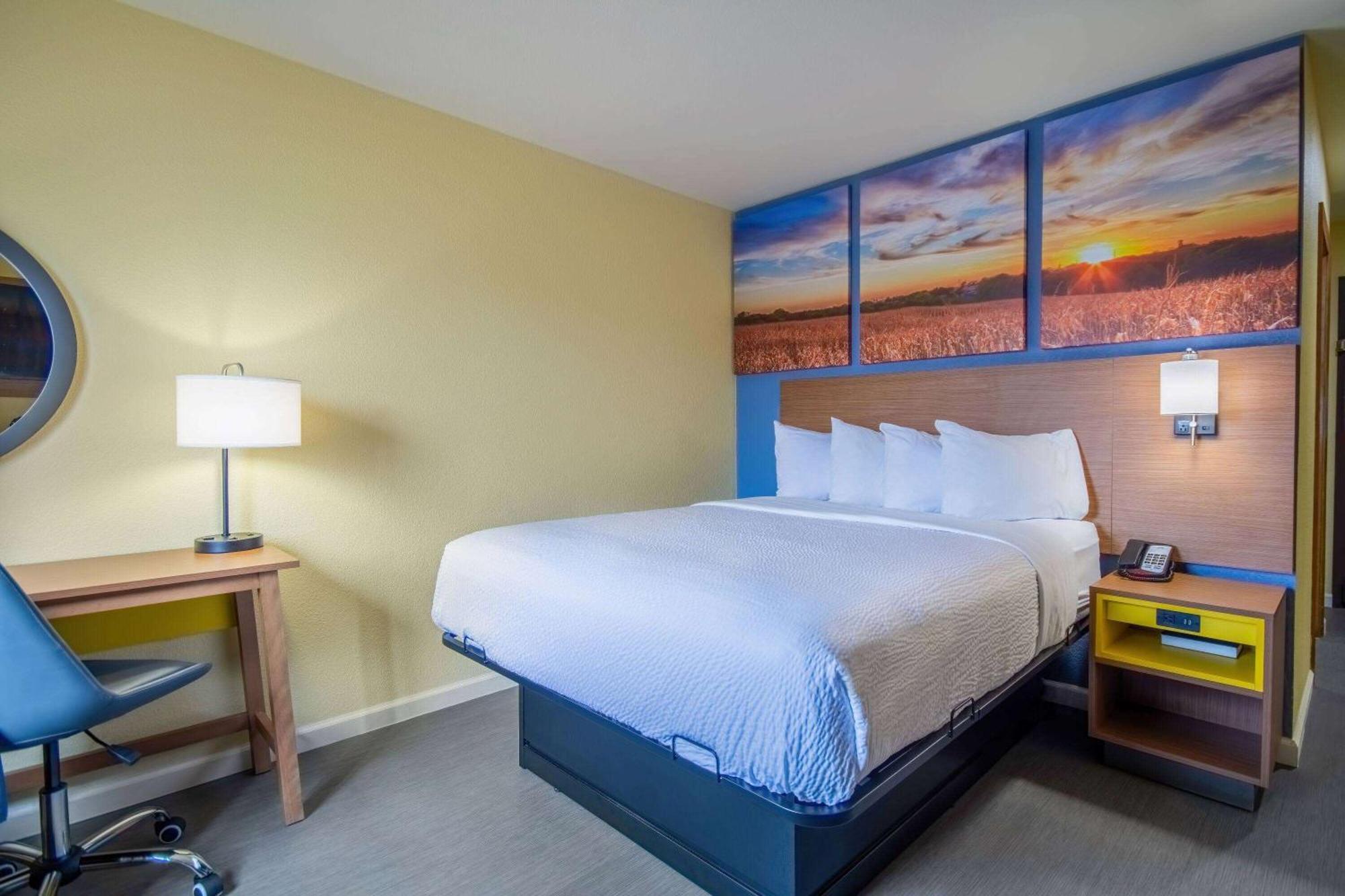 Days Inn & Suites By Wyndham Waterloo Luaran gambar