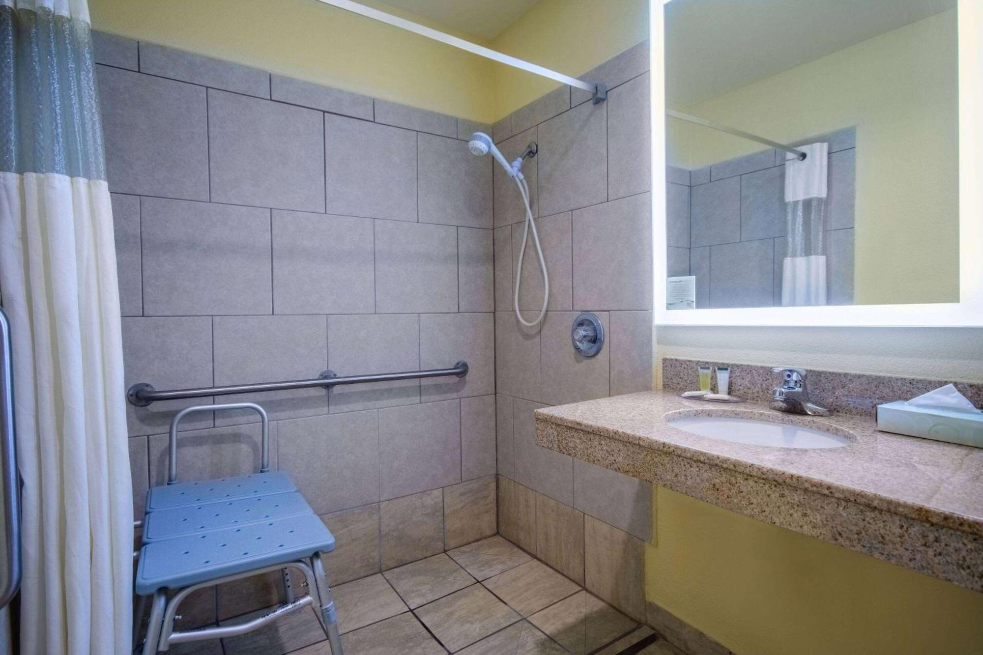 Days Inn & Suites By Wyndham Waterloo Luaran gambar