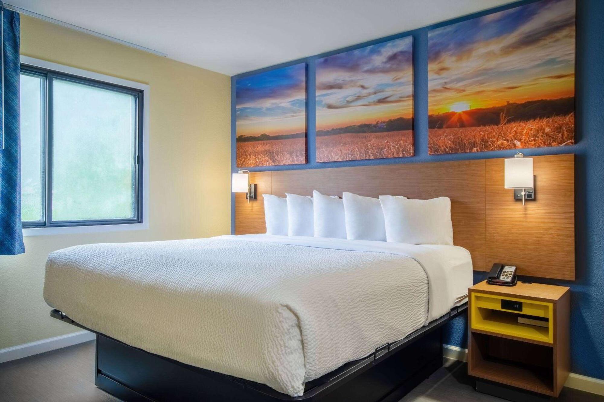 Days Inn & Suites By Wyndham Waterloo Luaran gambar